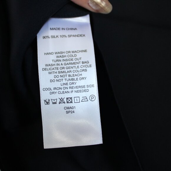 NWT Quince Navy Silk V-neck Sleeveless Tank Top Size Medium - Picture 3 of 6